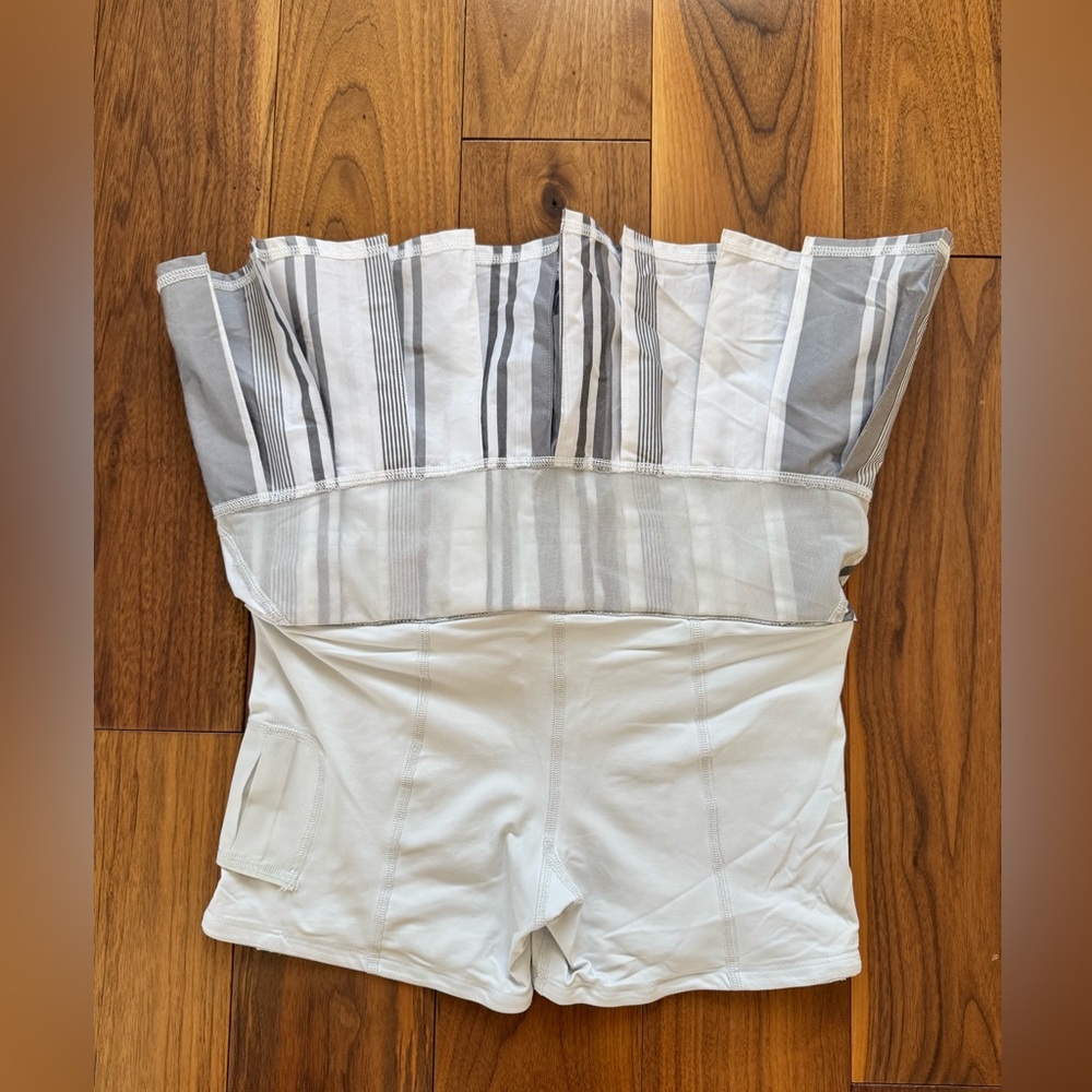 LULULEMON Run: Pace Setter Skirt in Groovy Stripe Nimbus black white grey sz 4 - Picture 16 of 16